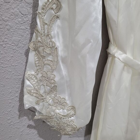 Flora Nikrooz Stella Satin White Robe size L/XL - Picture 7 of 11